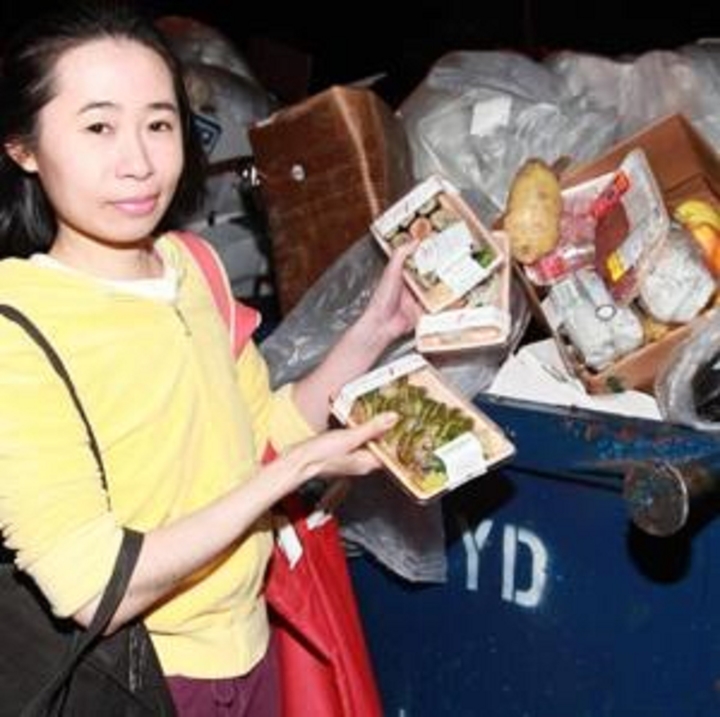Lương 2,8 tỷ/năm, cô gái vẫn lục thùng rác ăn đồ thừa để tiết kiệm tiền - 4