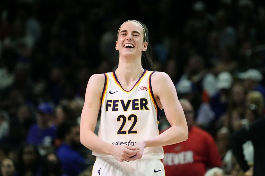 Caitlin Clark breaks Fever's rookie assist record: Ex-Iowa star makes ...